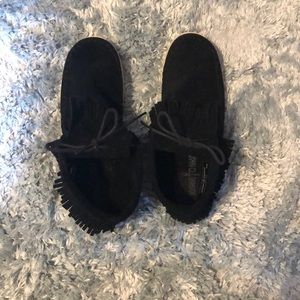 Black Minnetonka Mocassins